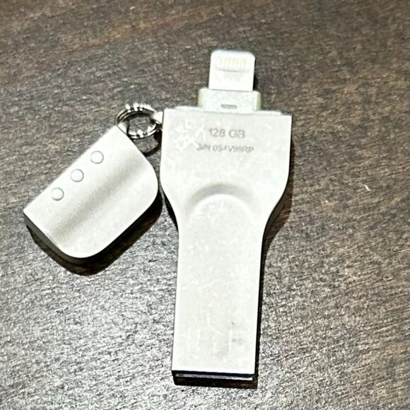 HooToo iPlugmate iPhone Flash Drive 128 GB HT-IM003 - Preowned, Great Condition - Picture 5 of 5